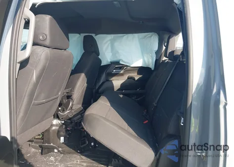 2024 Chevrolet Silverado 1500 z USA, uszkodzony, nr VIN 1GCUDEE82RZ340244